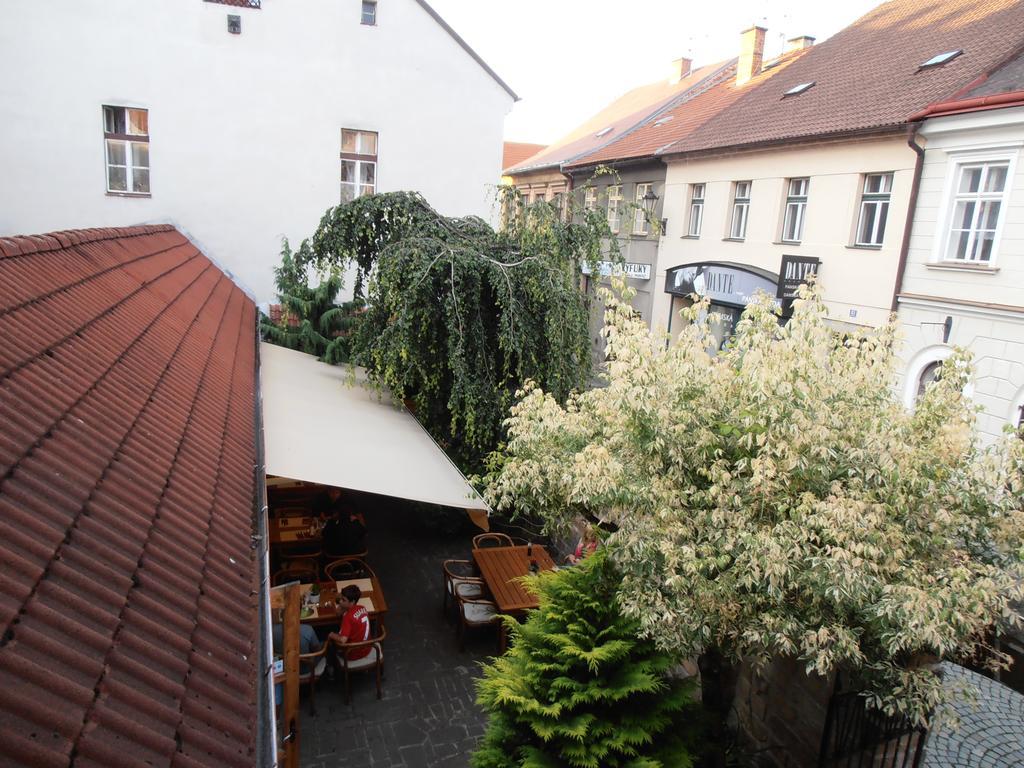 Penzion U Ceske Koruny ยีชิน ภายนอก รูปภาพ
