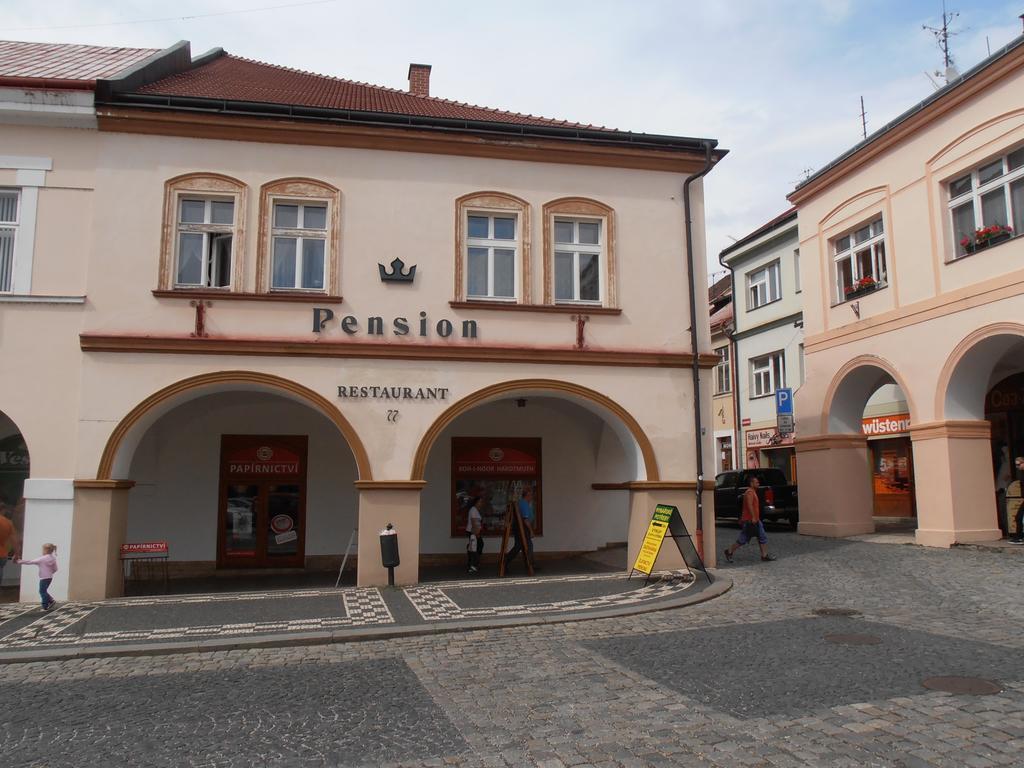 Penzion U Ceske Koruny ยีชิน ภายนอก รูปภาพ